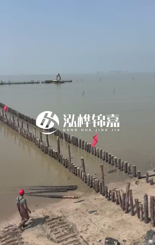 江蘇打松木樁專業(yè)施工隊-打圓木樁多少錢一米合適？