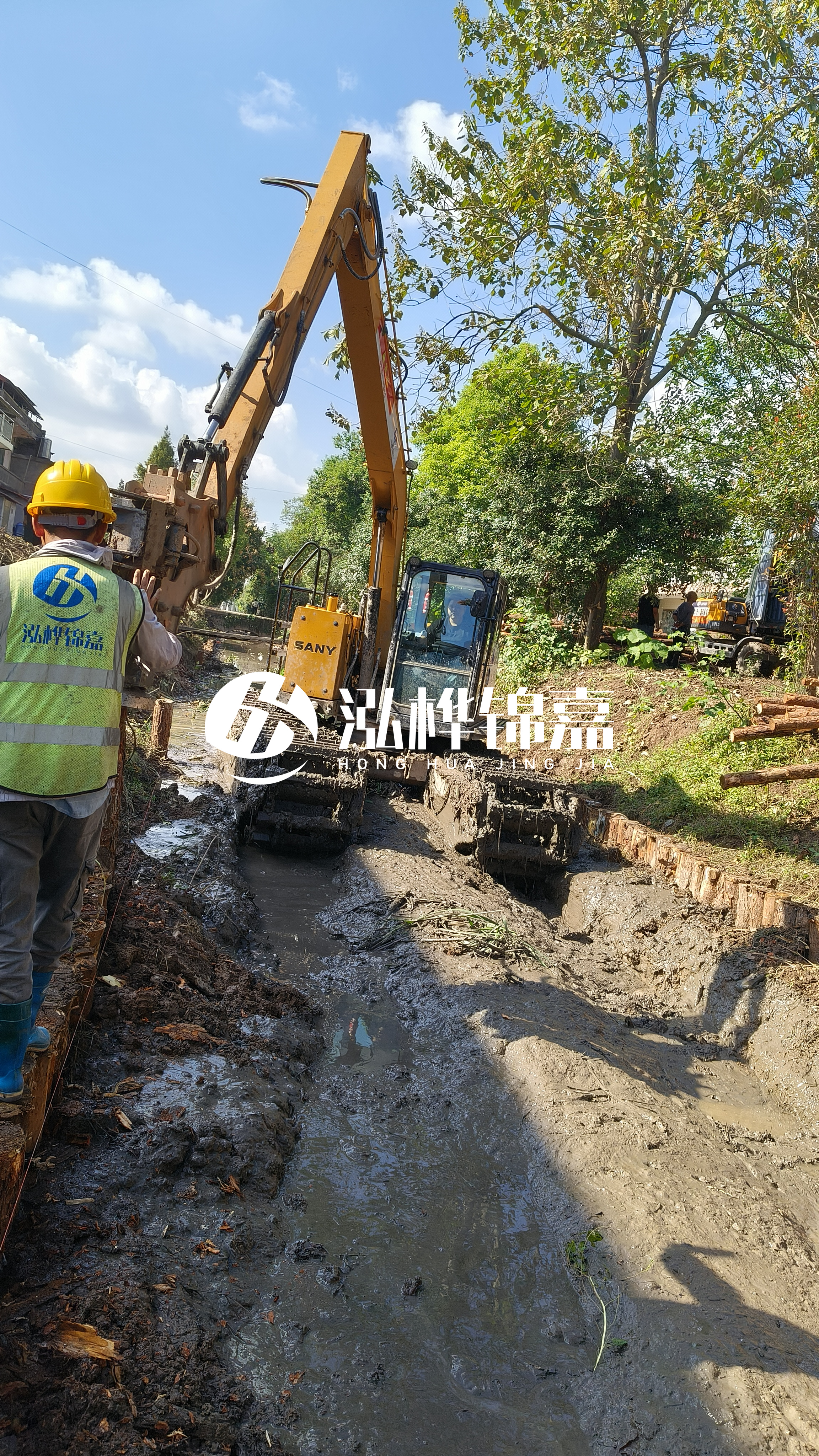 松原挖機打木樁專業(yè)施工-打仿木樁6米多少錢？