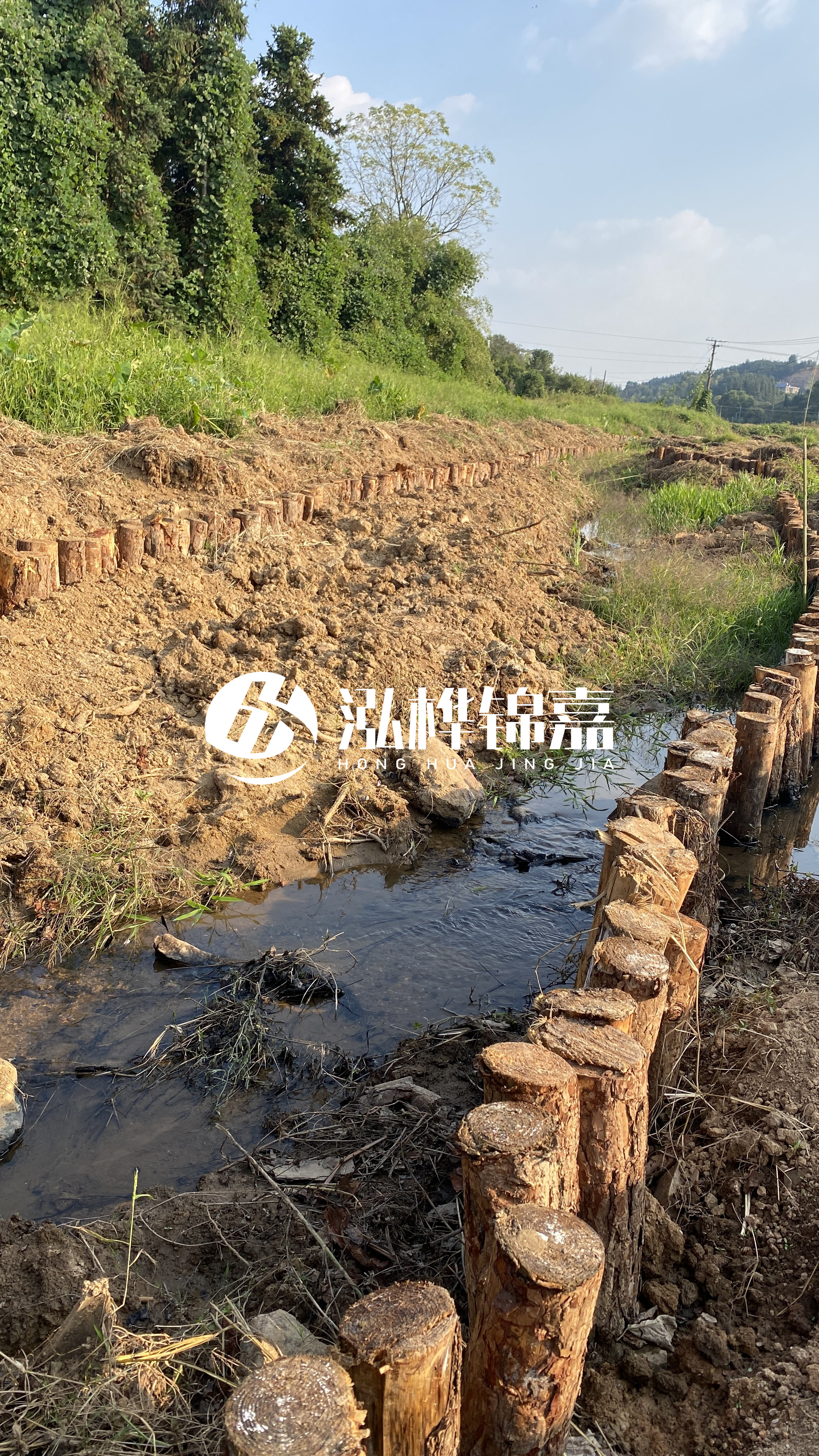 南京挖機打木樁專業(yè)施工-挖機打木樁怎樣保證垂直度呢？