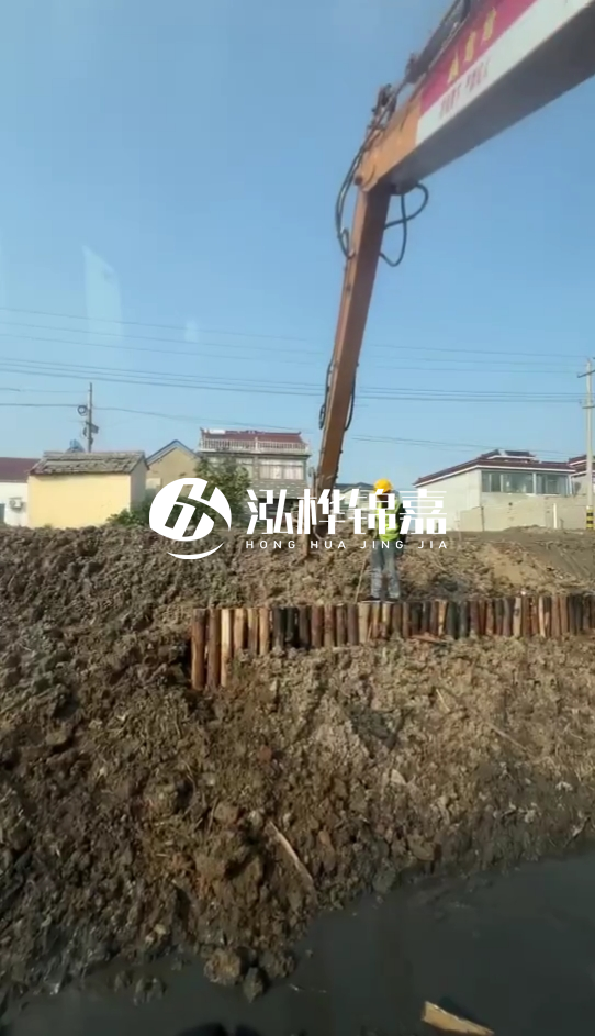 南陽(yáng)挖機(jī)打木樁專(zhuān)業(yè)施工-打防汛木樁時(shí)選用多粗的木樁為宜？