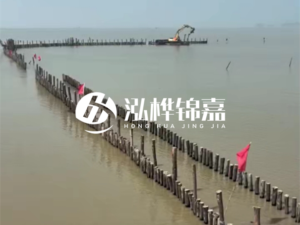 河道護(hù)坡打樁對(duì)河岸保護(hù)有何作用？河道松木樁水面需要預(yù)留多長(zhǎng)？