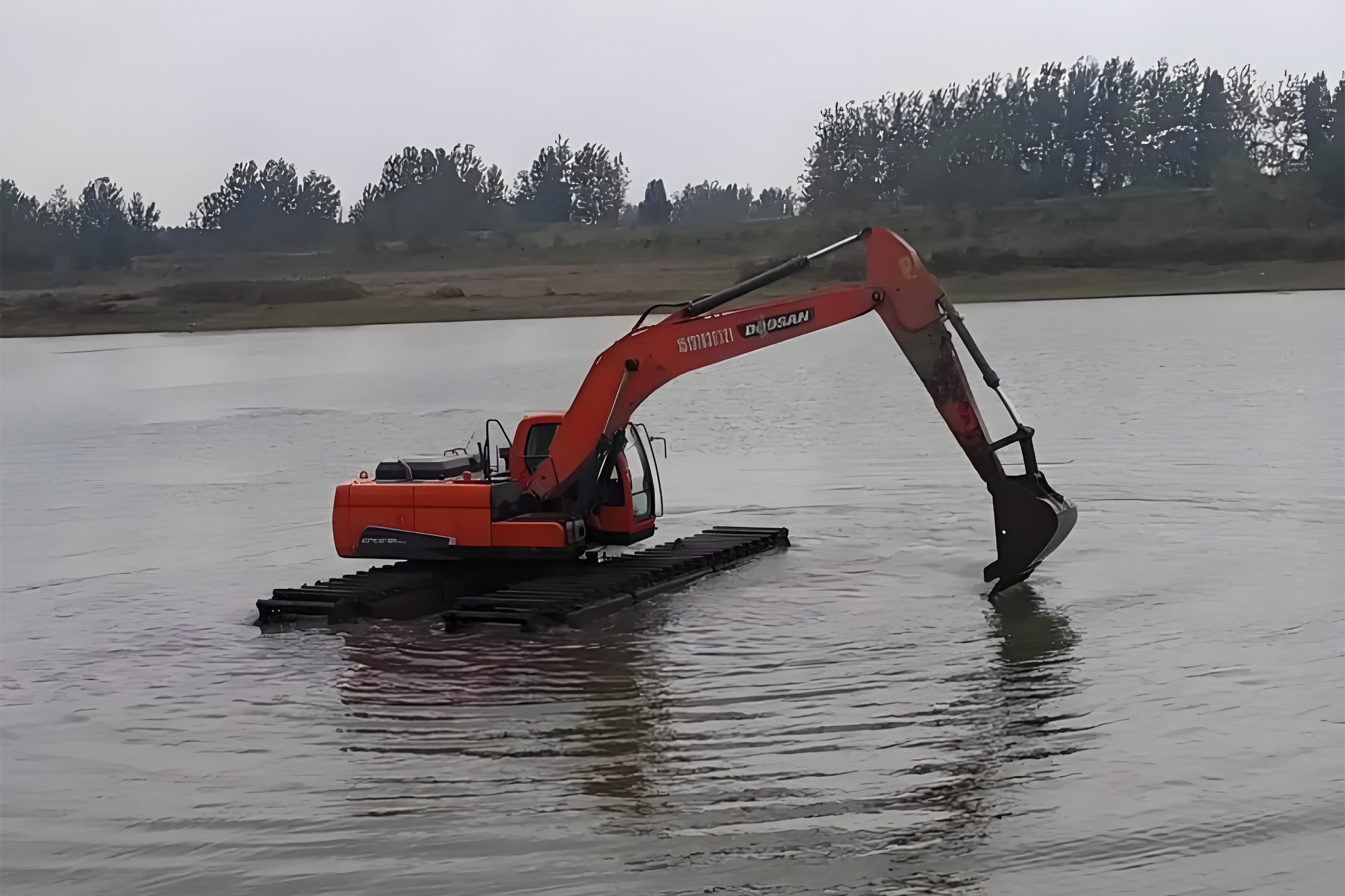 南昌水挖清淤團(tuán)隊泓樺錦嘉-大面積沼澤地清淤總價一般什么范圍？