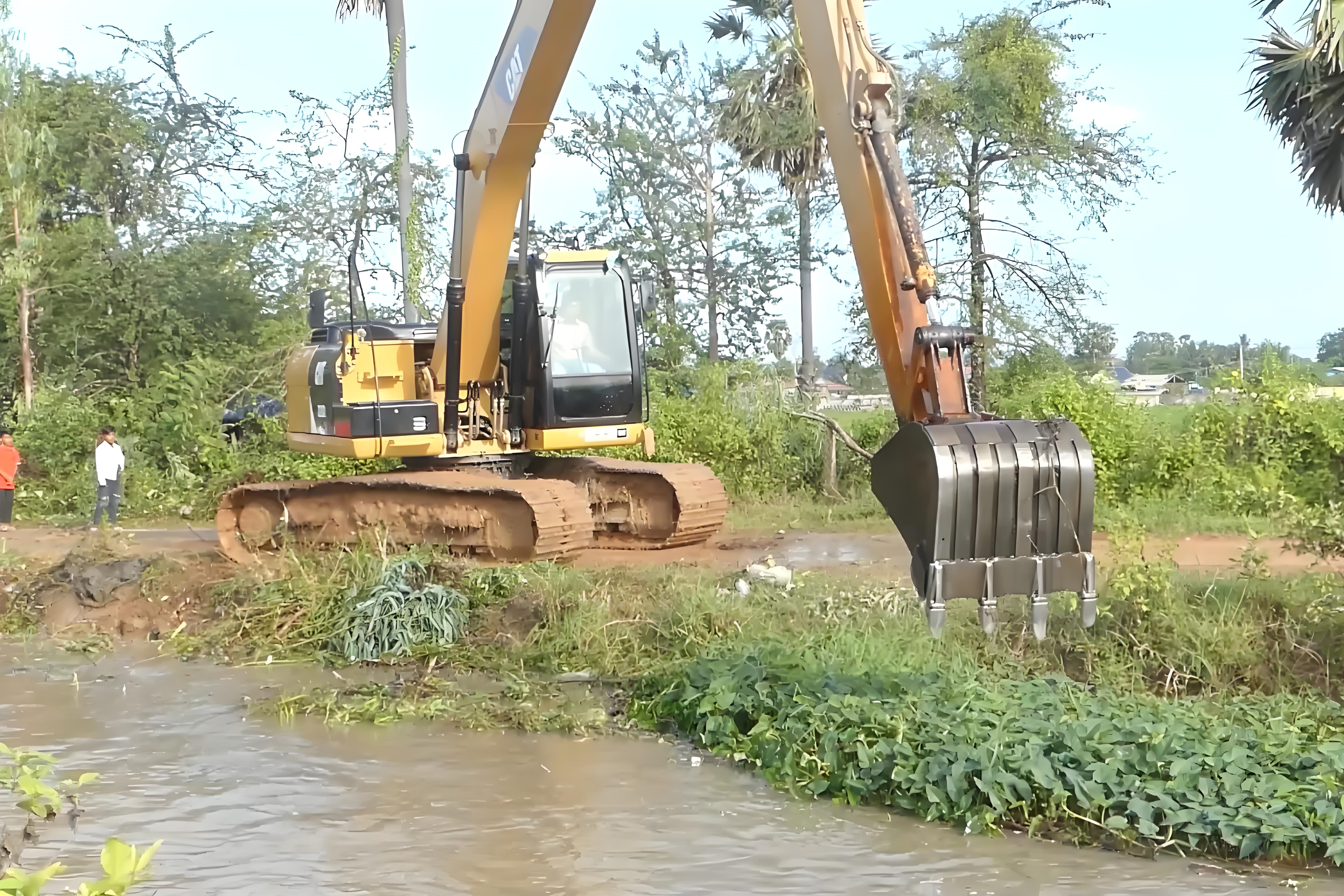 廣東佛山挖機(jī)清淤施工隊-沼澤地清淤適合在什么季節(jié)進(jìn)行？?