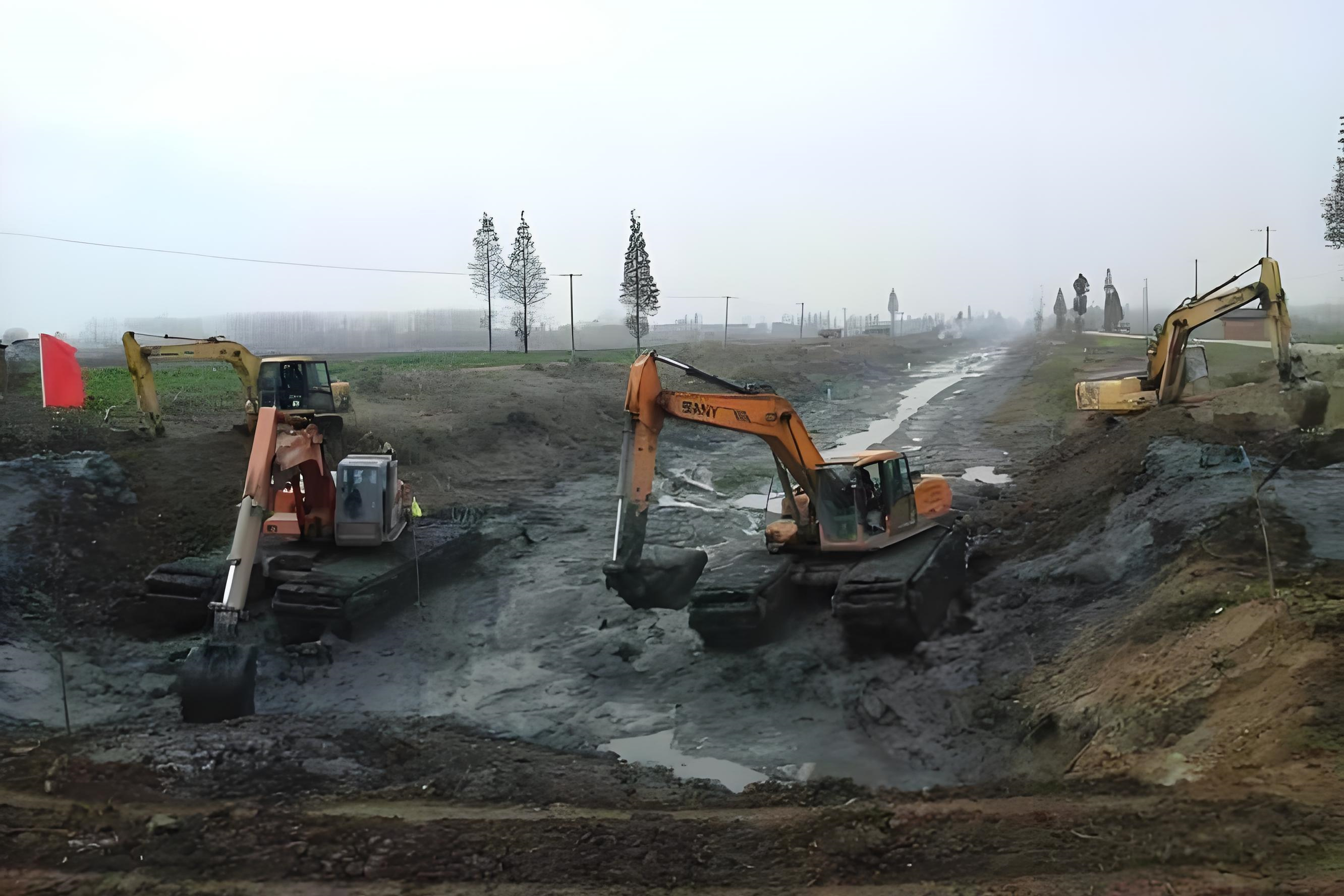 浙江溫州挖機清淤施工隊 - 沼澤地清淤可否用長臂挖機替代人工？