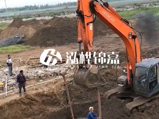 松木樁批發(fā)廠家泓樺錦嘉 - 生態(tài)河道木樁施工需要注意什么？